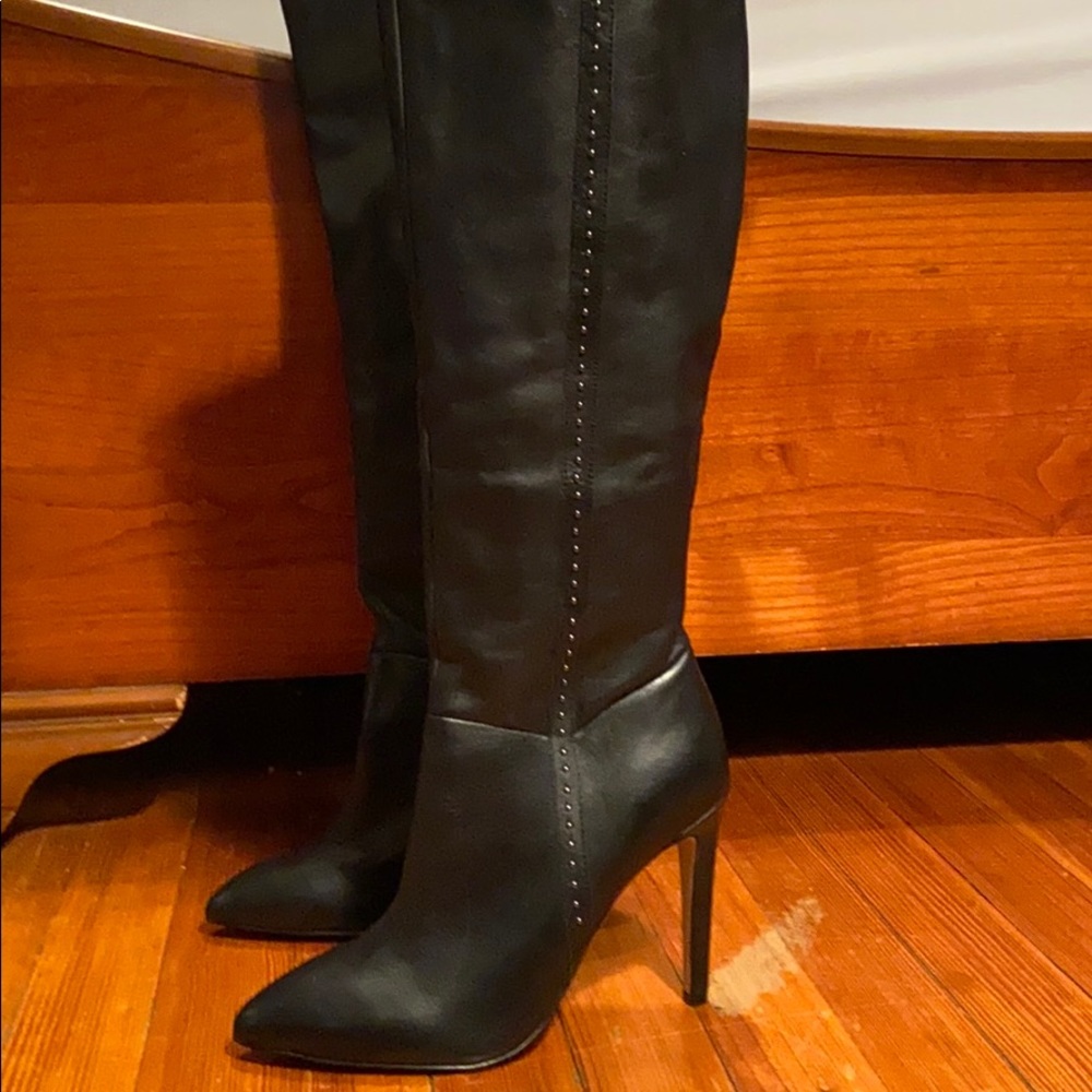 High heeled black boots - Picture 2 of 4